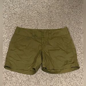 The North Face Women’s Cactus Green Shorts (8)